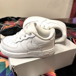 Toddler girls Nike.